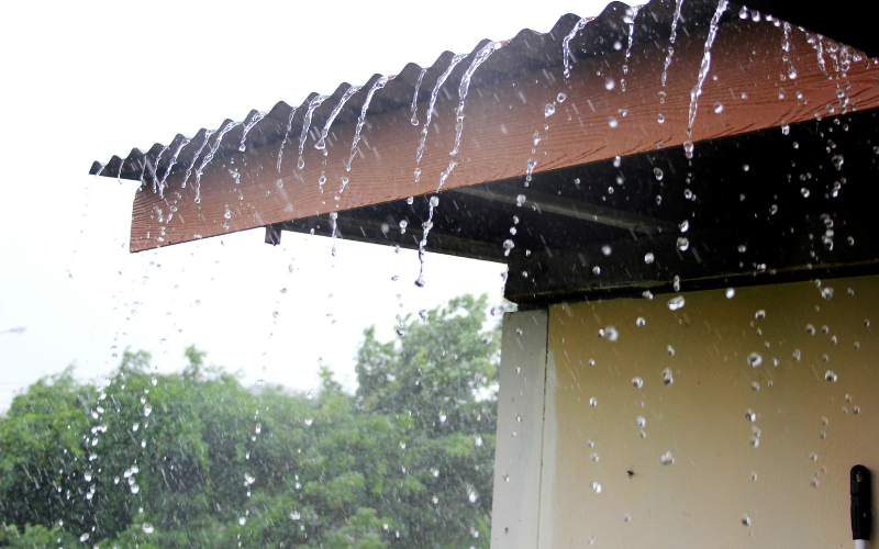 Comment récupérer de l'eau de pluie sans gouttière
